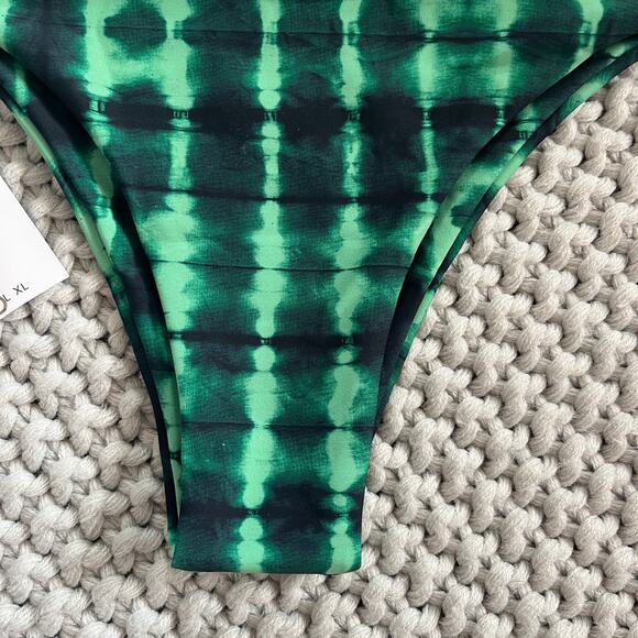 Skatie• ‘Dylan’ Bikini Bottom in REGGAE - Picture 9 of 16